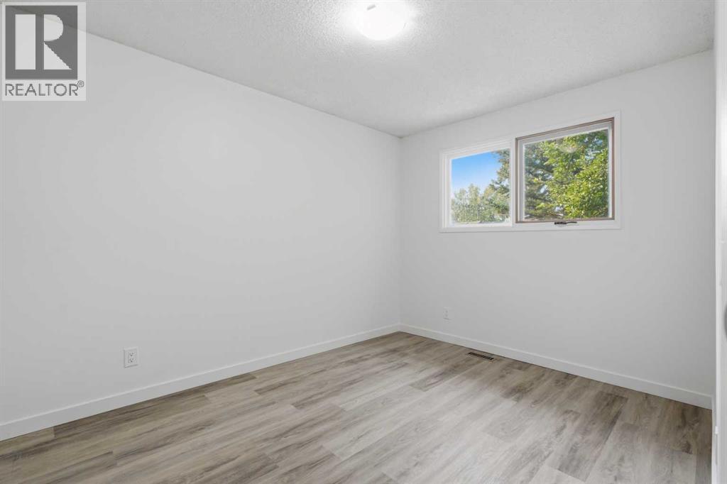 731 Queensland Drive SE, Calgary, Alberta  T2J 4S8 - Photo 23 - A2334302