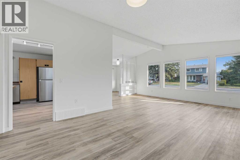 731 Queensland Drive SE, Calgary, Alberta  T2J 4S8 - Photo 12 - A2334302