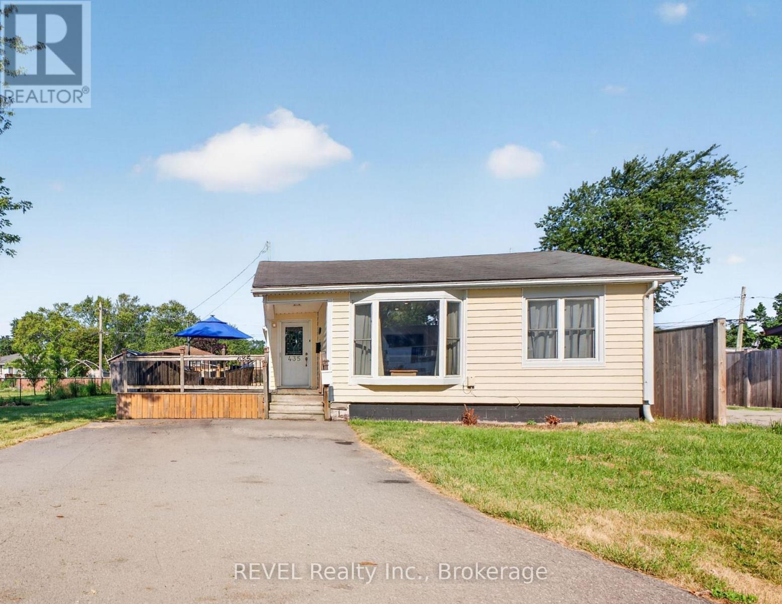 435 Grandview Road, Fort Erie, Ontario L2A 4T6 - Photo 1 - X13640992