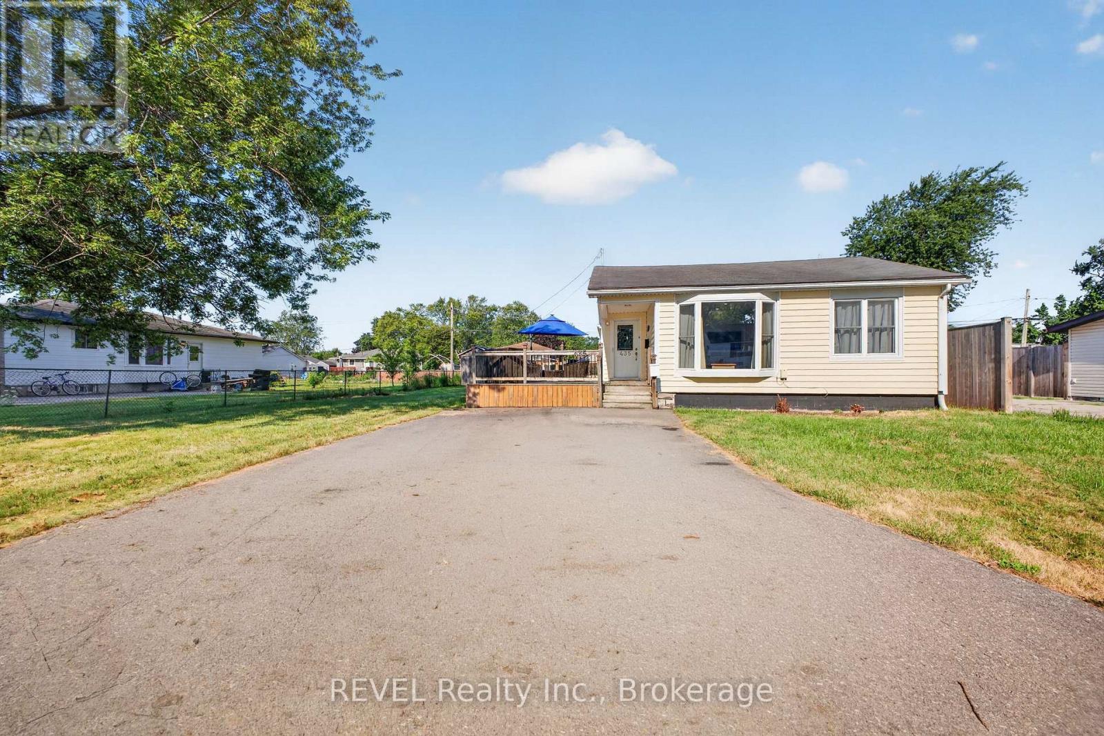 435 Grandview Road, Fort Erie, Ontario L2A 4T6 - Photo 2 - X13640992