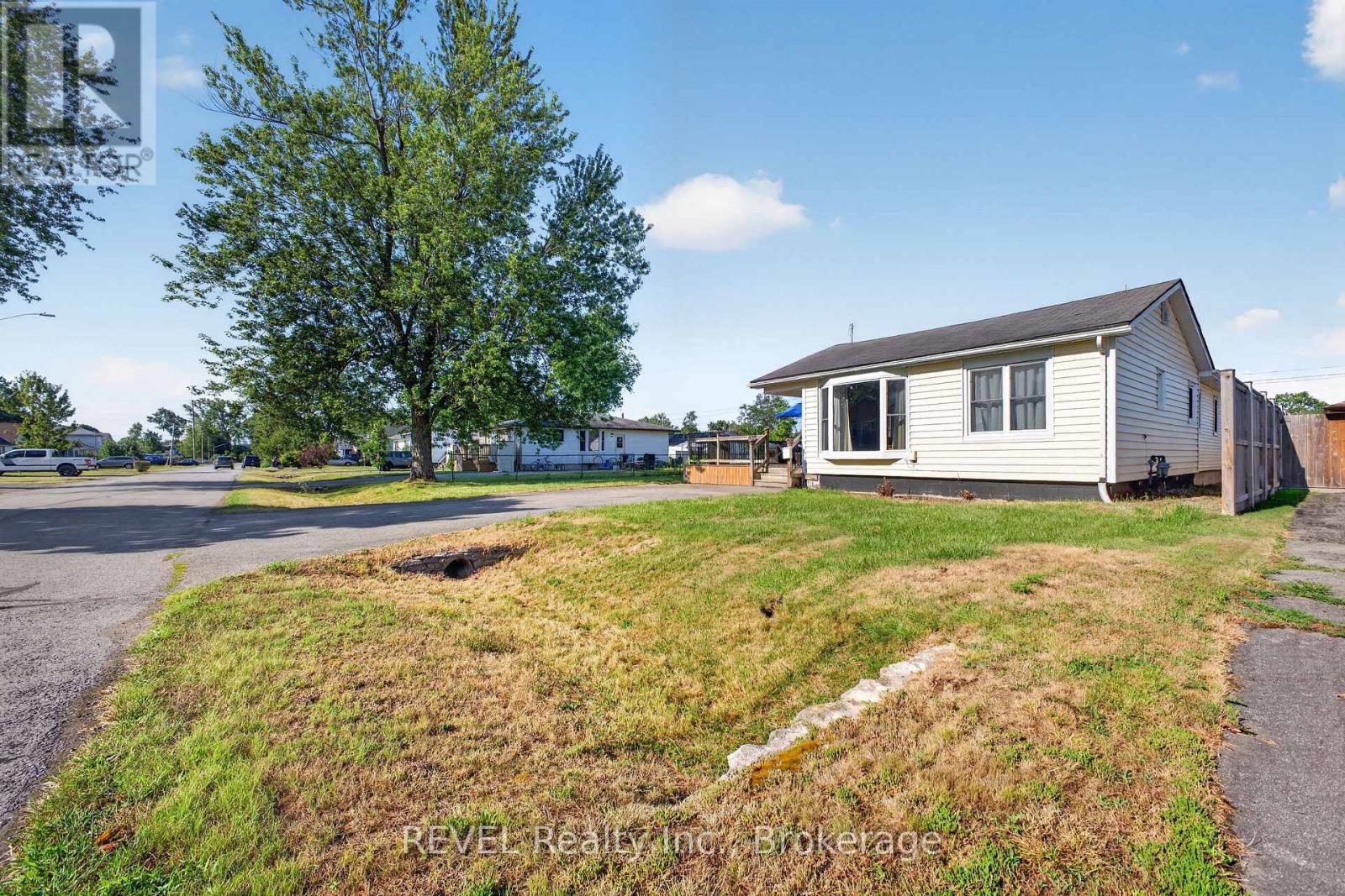 435 Grandview Road, Fort Erie, Ontario L2A 4T6 - Photo 3 - X13640992