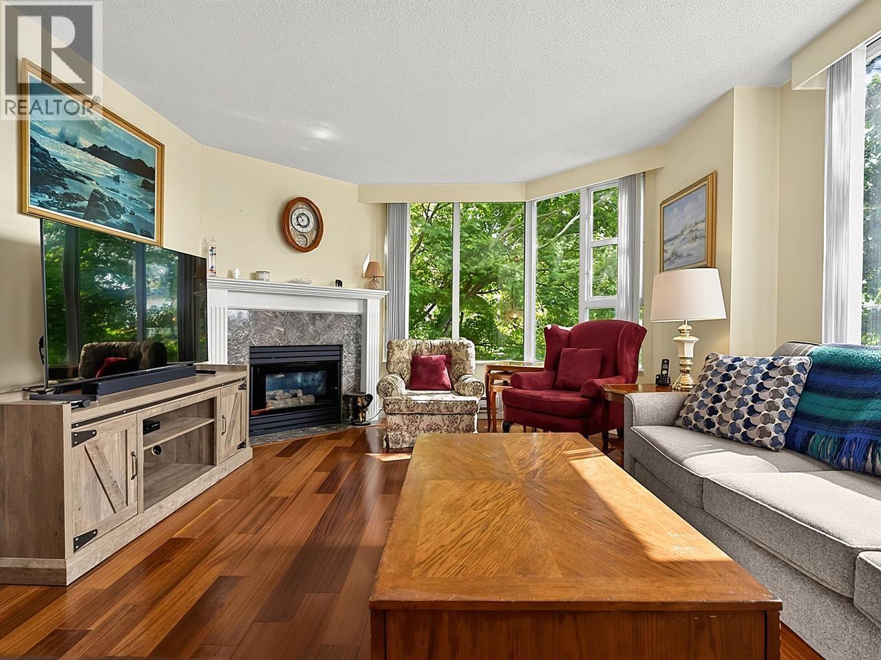 303 412 Twelfth Street, New Westminster, British Columbia V3M 6R2 - Photo 3 - R3152810
