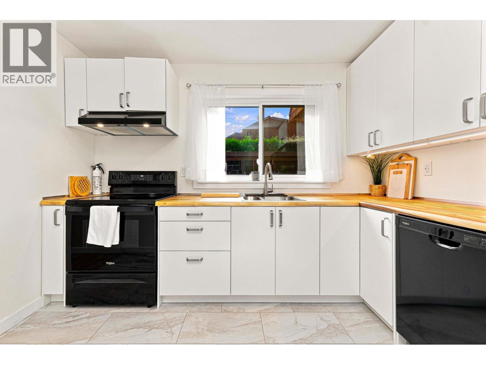 877 Old Lillooet Road, North Vancouver, British Columbia V7J 2H6 - Photo 16 - R3152821