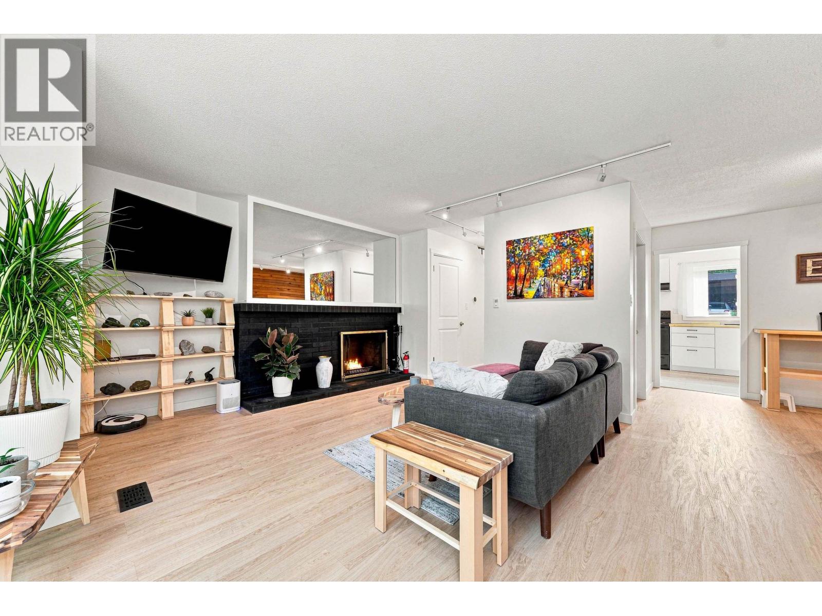877 Old Lillooet Road, North Vancouver, British Columbia V7J 2H6 - Photo 6 - R3152821
