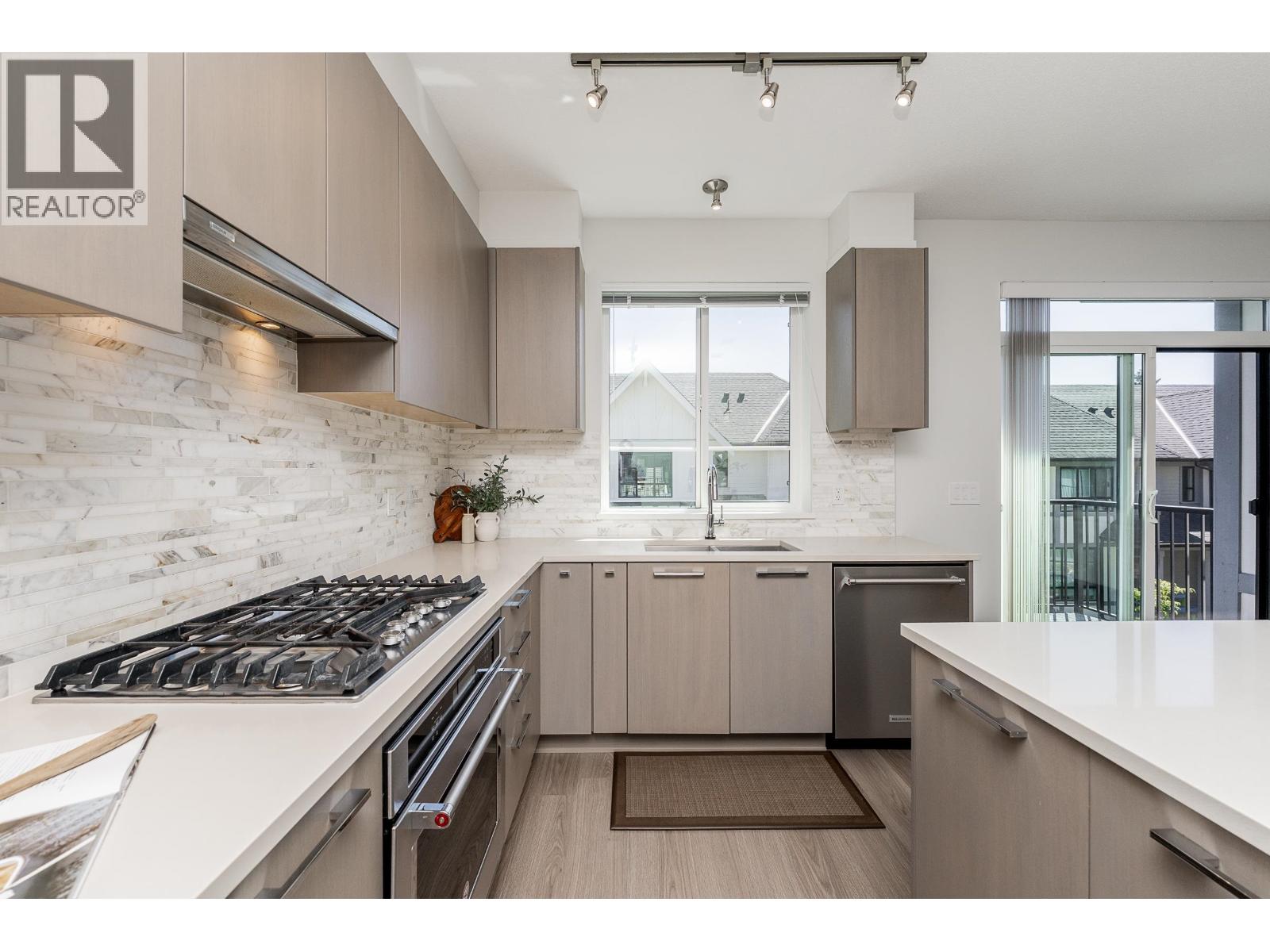 108 3500 Burke Village Promenade, Coquitlam, British Columbia V3E 0N2 - Photo 10 - R3152833