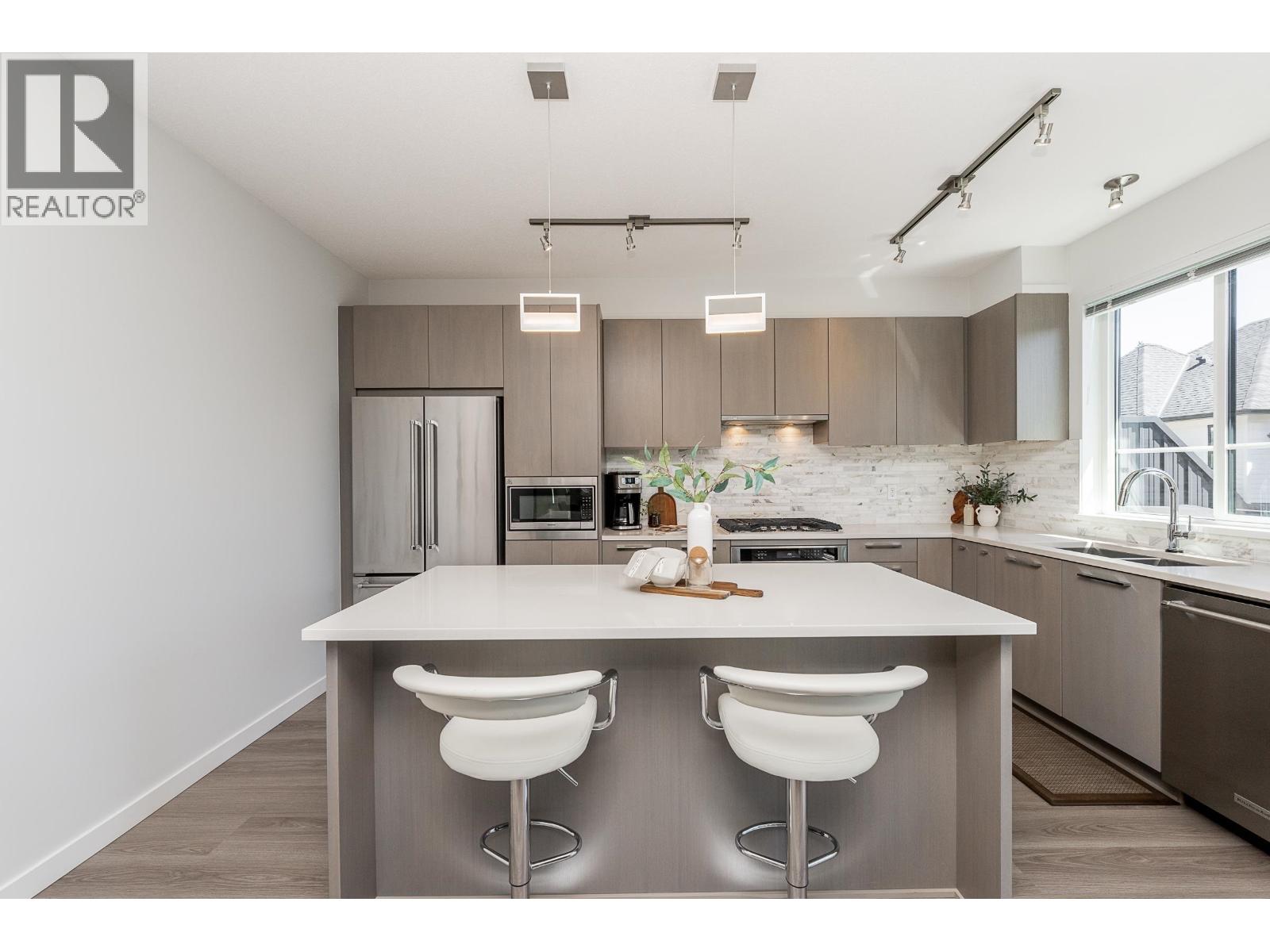 108 3500 Burke Village Promenade, Coquitlam, British Columbia V3E 0N2 - Photo 8 - R3152833