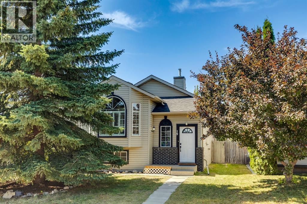 19 Covington Close NE, Calgary, Alberta  T3K 4M2 - Photo 2 - A2333849