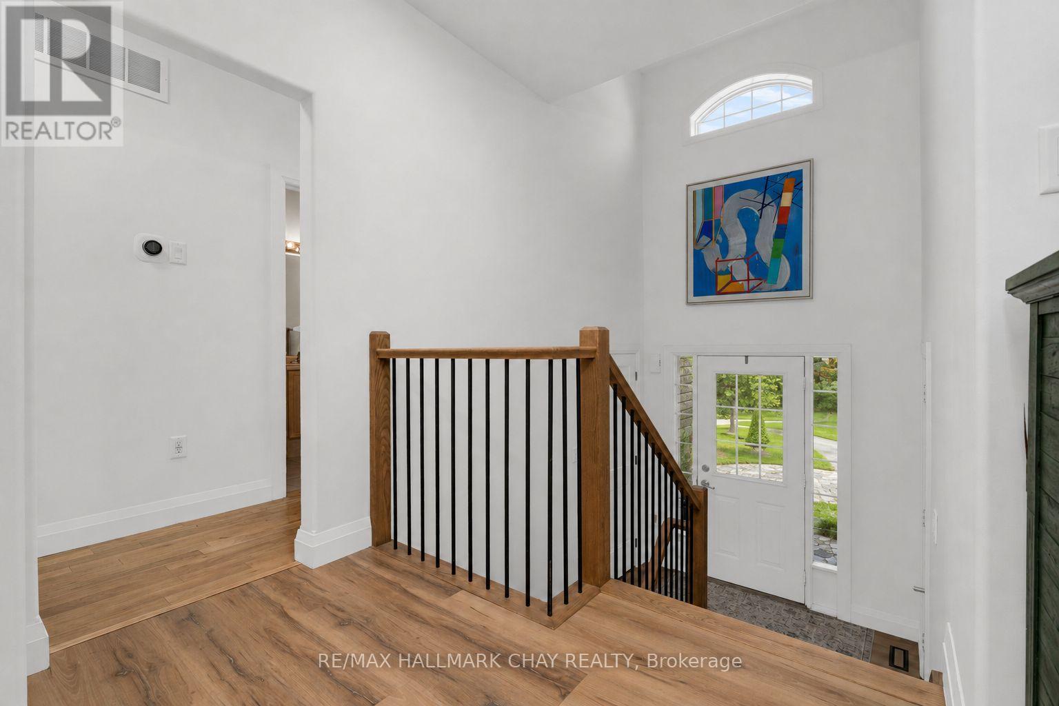 12 Oakmont Avenue, Oro-Medonte, Ontario  L0L 2L0 - Photo 3 - S13636814