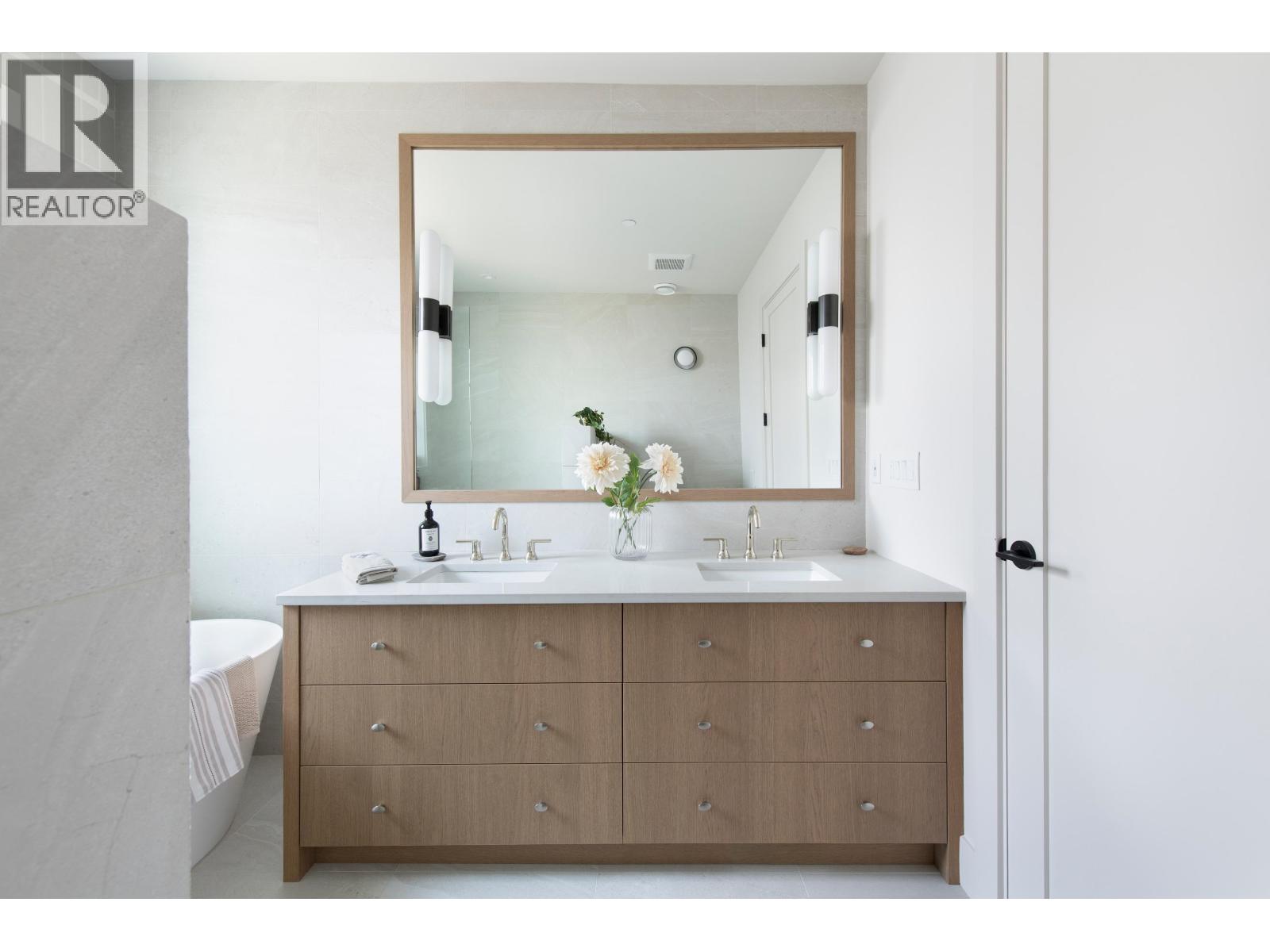 2 2119 W West 18th Avenue, Vancouver, British Columbia  V6L 1A3 - Photo 17 - R3152548