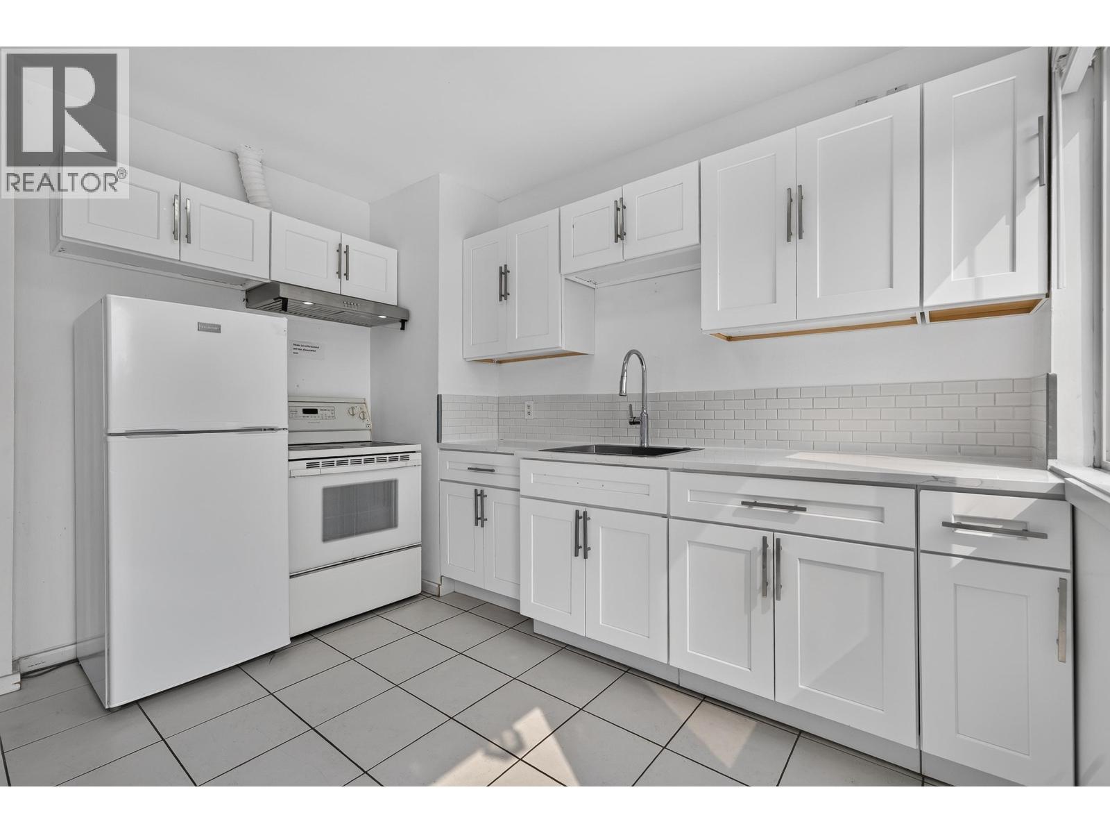2316 Nanaimo Street, Vancouver, British Columbia V5N 5E3 - Photo 5 - R3152719