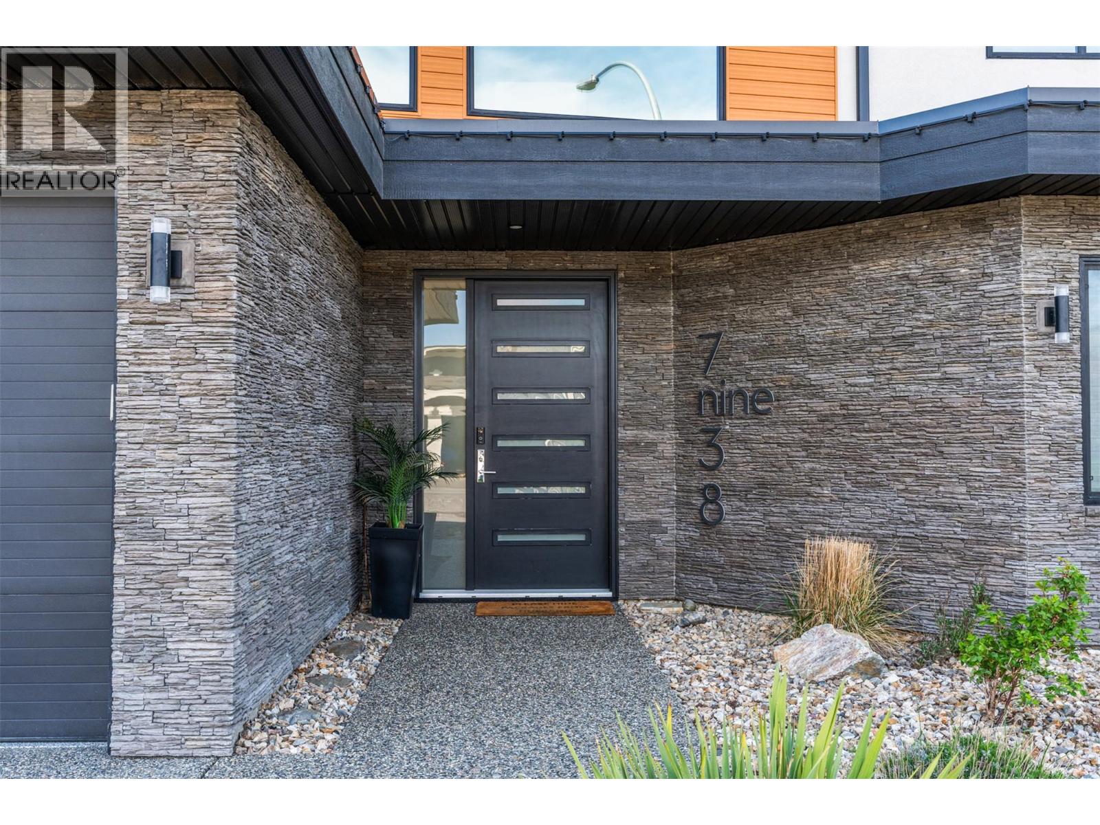 7938 Graystone Drive, Coldstream, British Columbia  V1B 4A9 - Photo 7 - 10385615