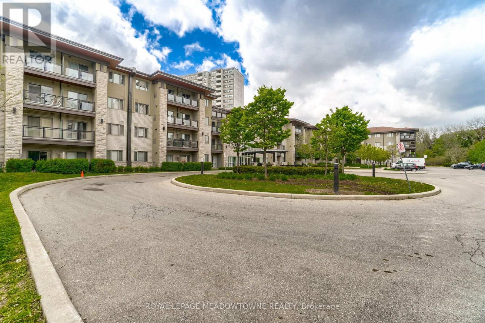119 - 570 Lolita Gardens, Mississauga, Ontario  L5A 0A1 - Photo 2 - W13637548