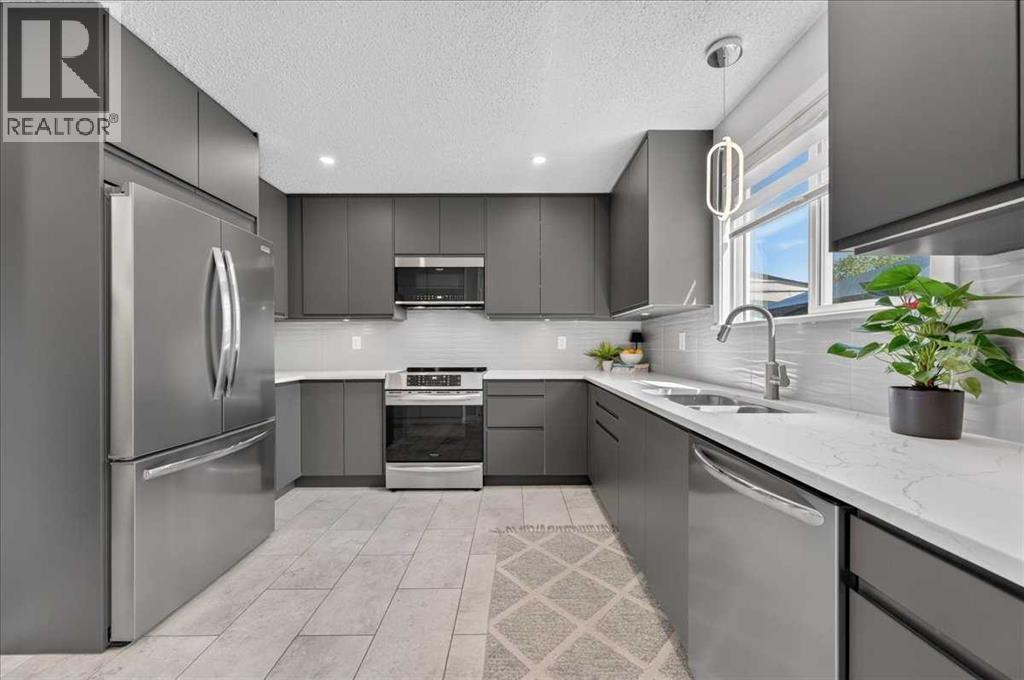 39 Midridge Gardens SE, Calgary, Alberta  T2X 1C4 - Photo 10 - A2333974
