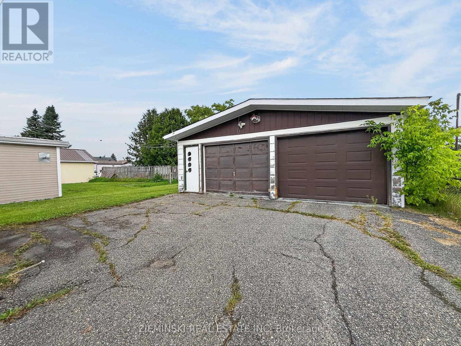 208 Marion Street, Iroquois Falls, Ontario  P0K 1G0 - Photo 2 - T13641360