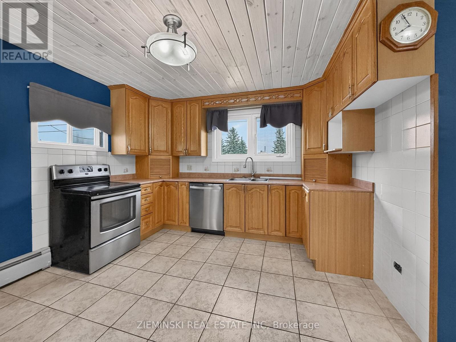 208 Marion Street, Iroquois Falls, Ontario  P0K 1G0 - Photo 3 - T13641360