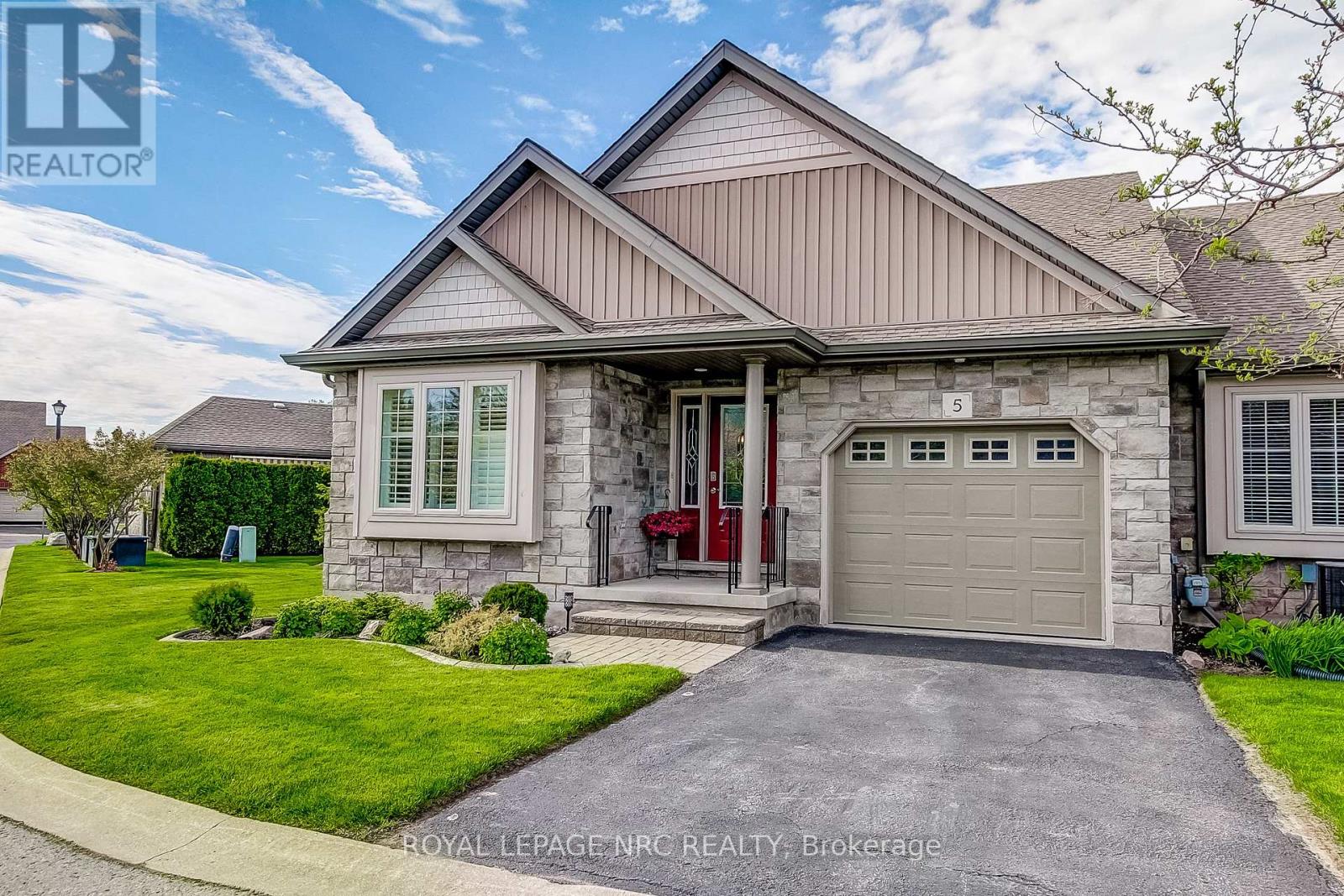 5 Rose Glen Crescent, Niagara-On-The-Lake, Ontario  L0S 1J0 - Photo 2 - X13641358