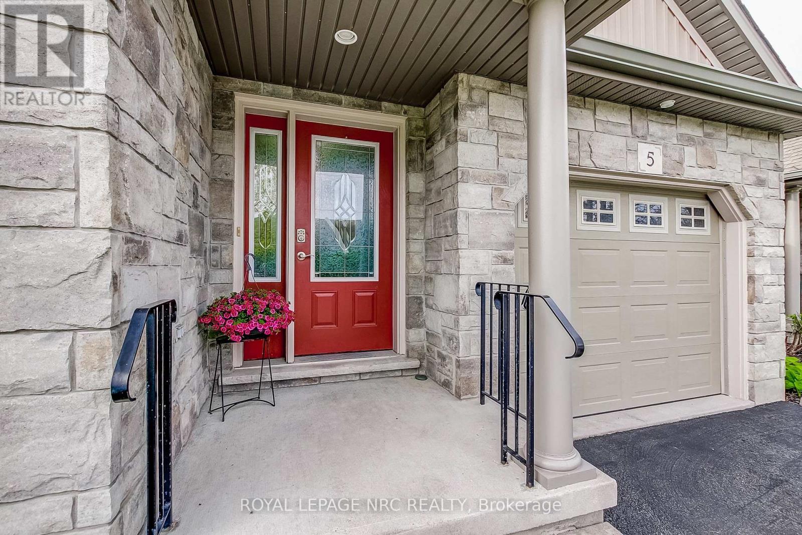 5 Rose Glen Crescent, Niagara-On-The-Lake, Ontario  L0S 1J0 - Photo 3 - X13641358