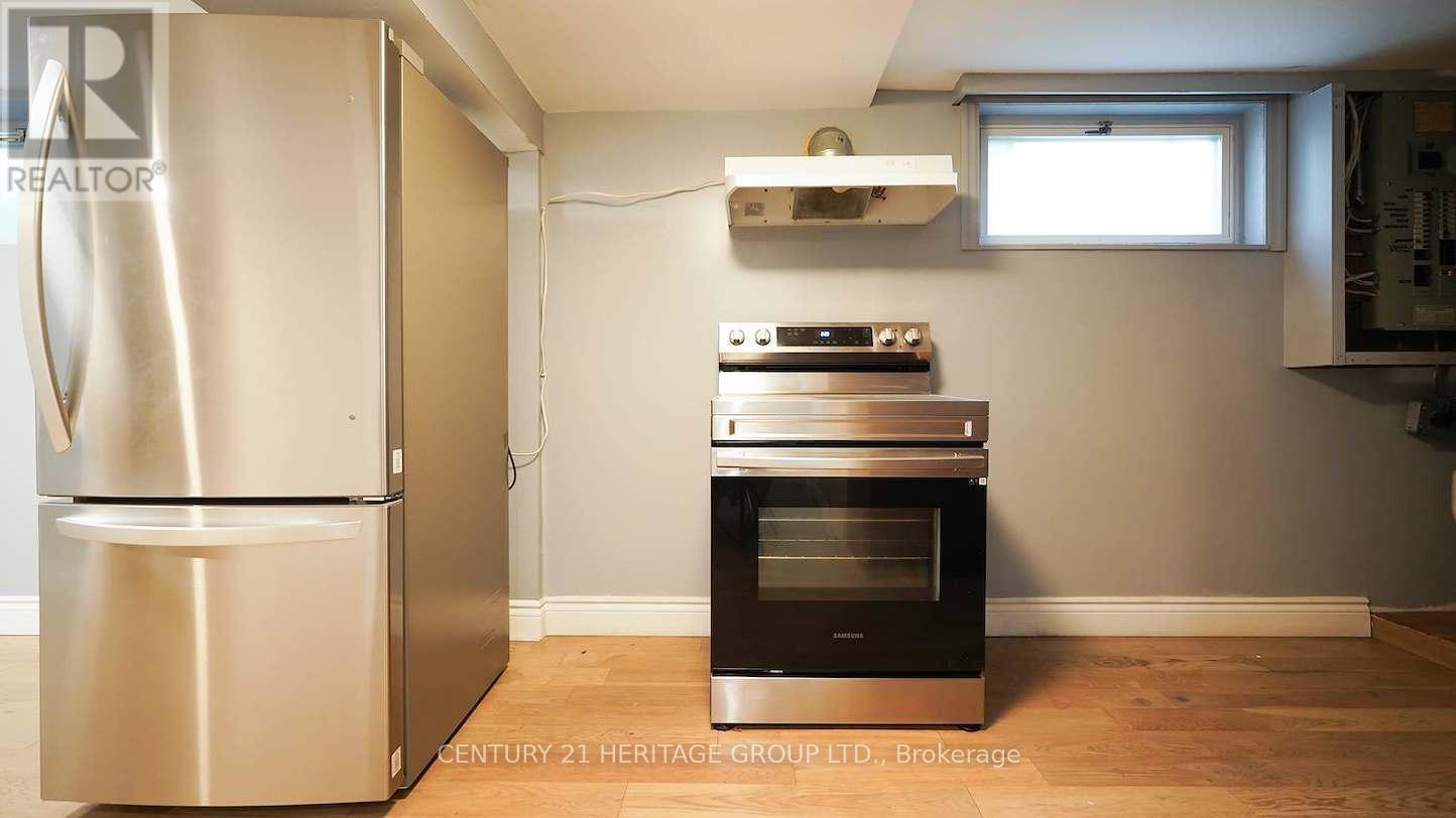 Lower - 328 Moore Park Avenue, Toronto, Ontario  M2R 2R6 - Photo 13 - C13641184