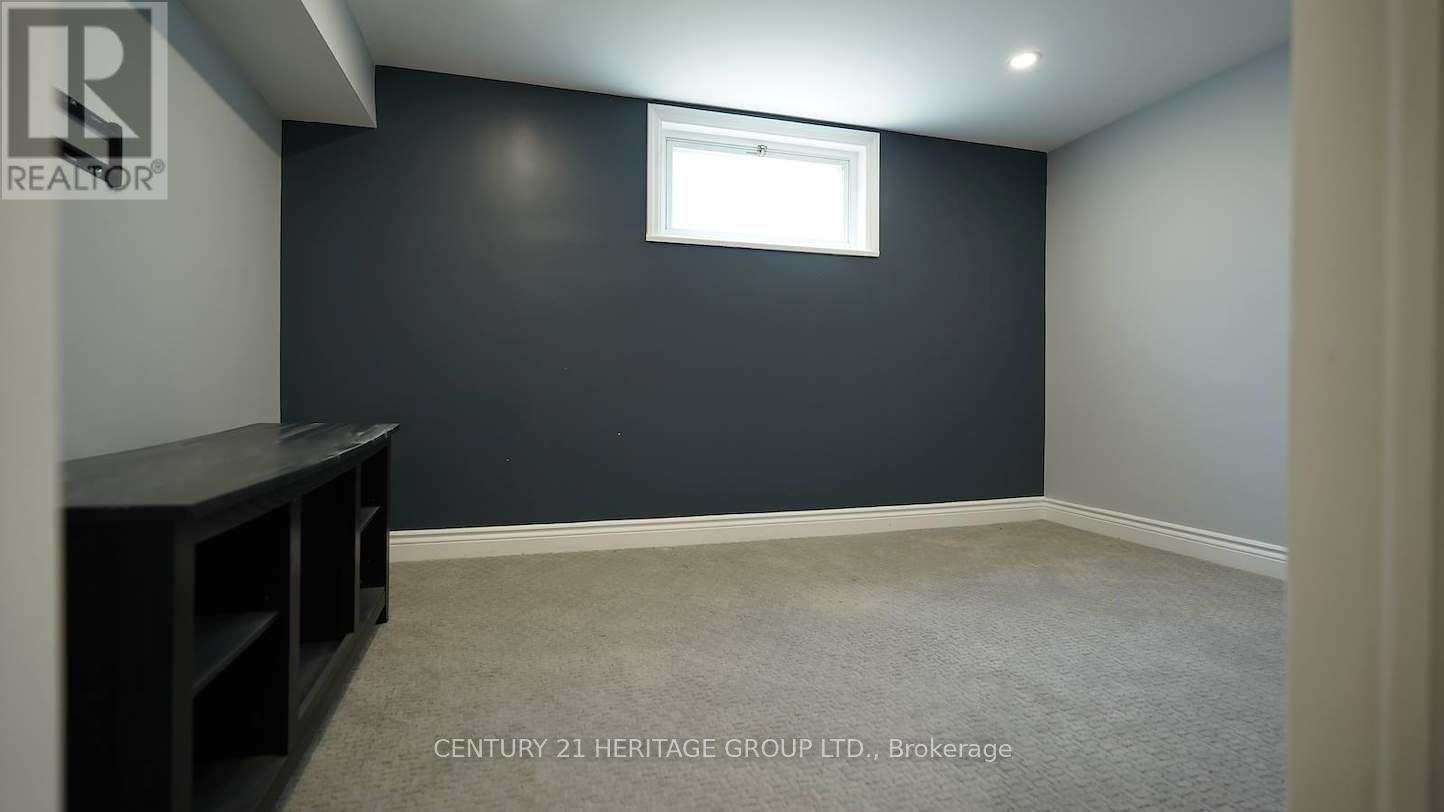 Lower - 328 Moore Park Avenue, Toronto, Ontario  M2R 2R6 - Photo 7 - C13641184