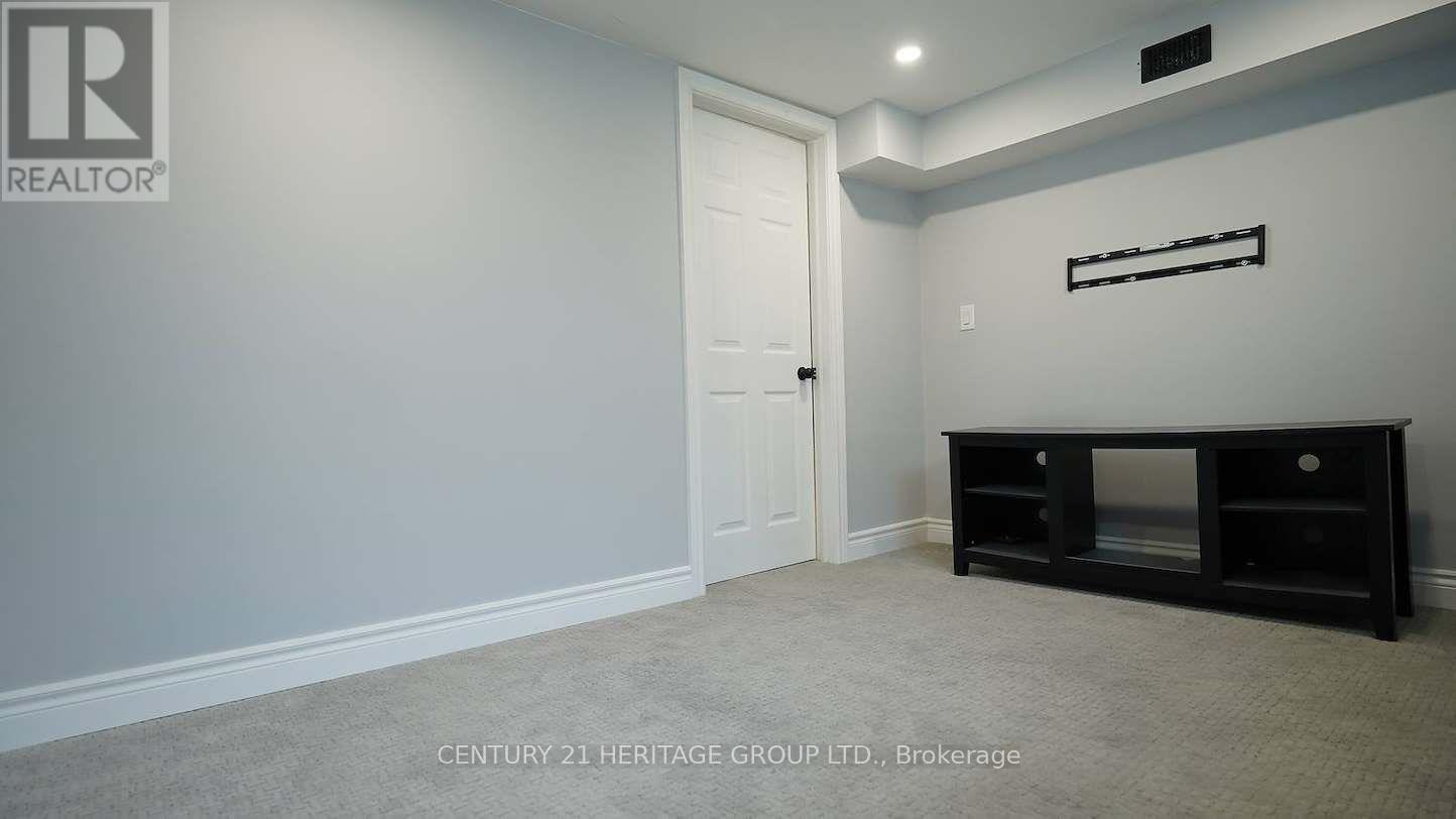 Lower - 328 Moore Park Avenue, Toronto, Ontario  M2R 2R6 - Photo 8 - C13641184