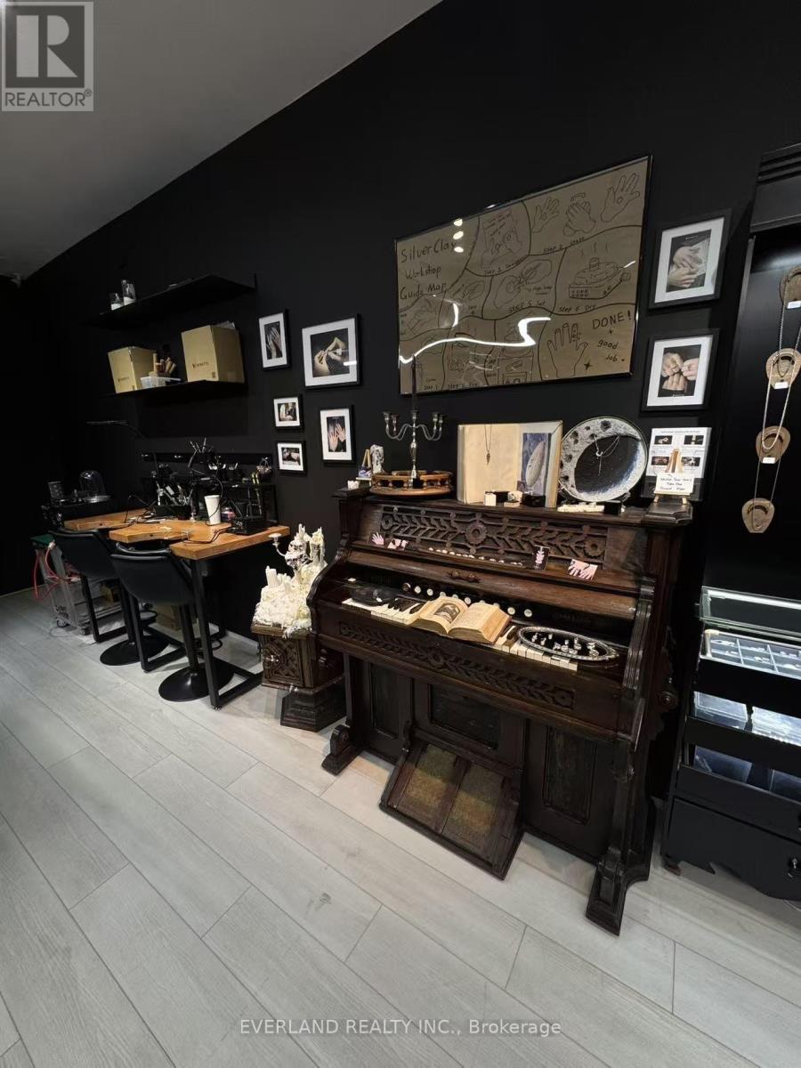 2515 Yonge Street, Toronto, Ontario  M4P 2H9 - Photo 10 - C13641190