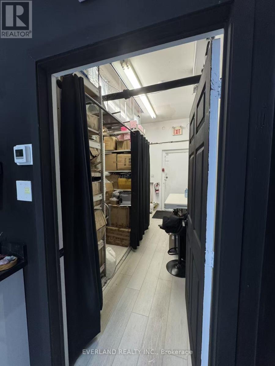 2515 Yonge Street, Toronto, Ontario  M4P 2H9 - Photo 12 - C13641190