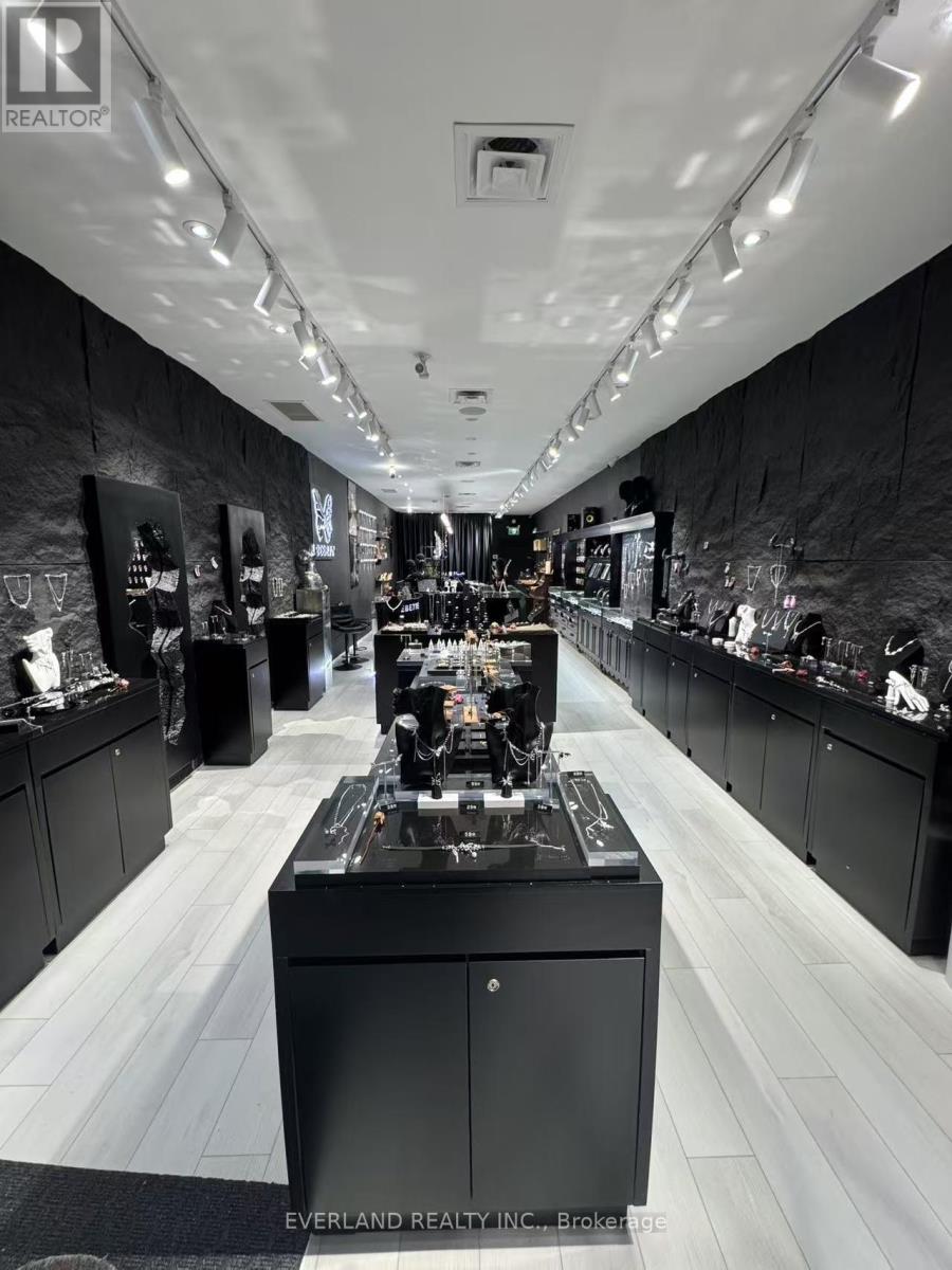 2515 Yonge Street, Toronto, Ontario  M4P 2H9 - Photo 2 - C13641190