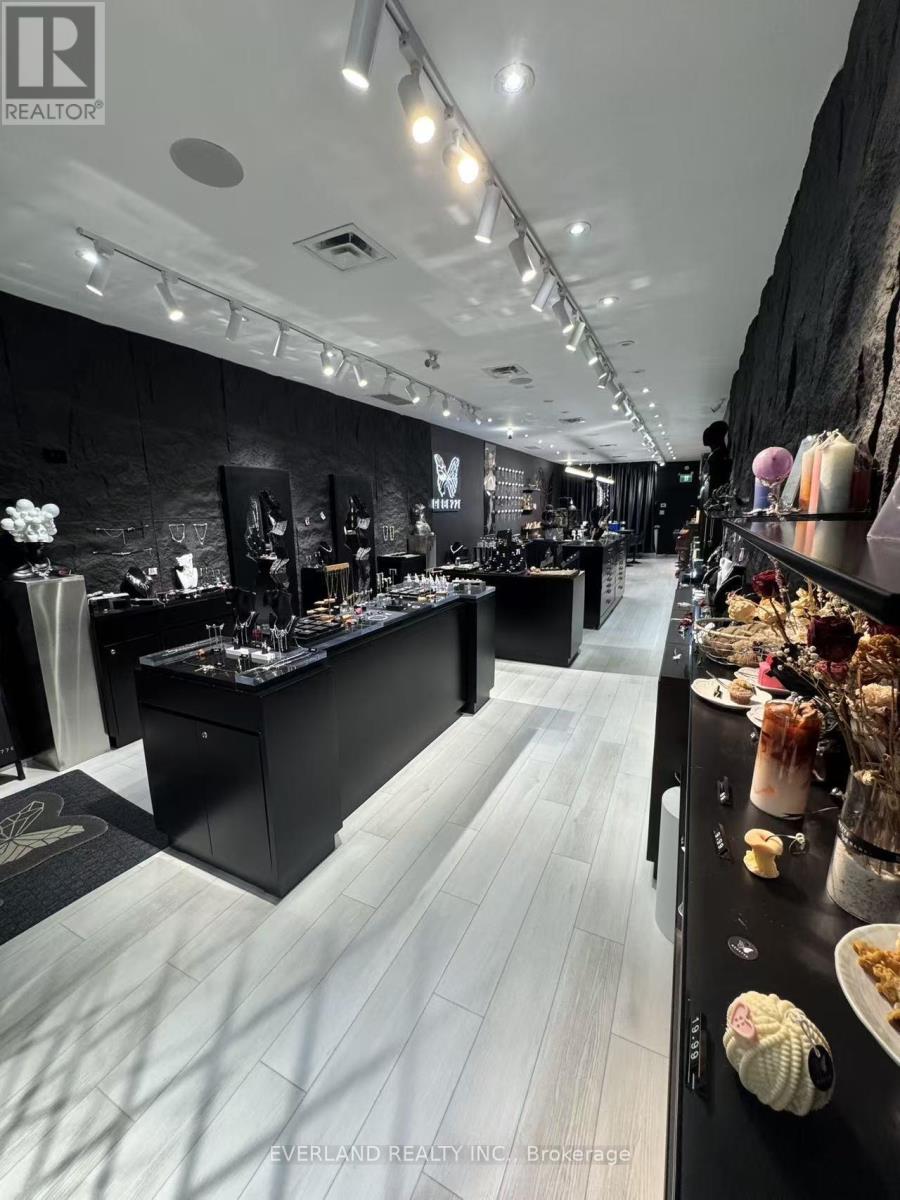2515 Yonge Street, Toronto, Ontario  M4P 2H9 - Photo 4 - C13641190