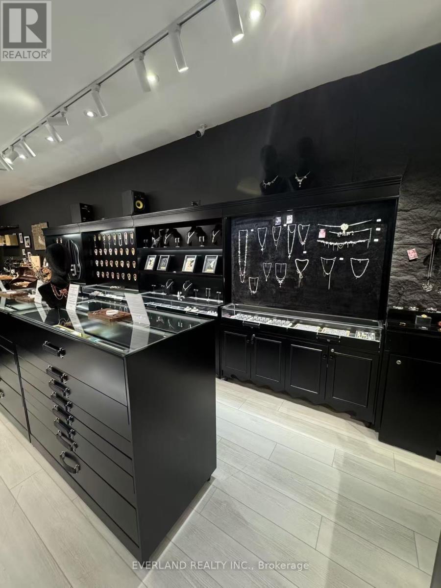 2515 Yonge Street, Toronto, Ontario  M4P 2H9 - Photo 8 - C13641190