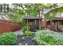 10 WINNETT AVENUE, Toronto, Ontario
