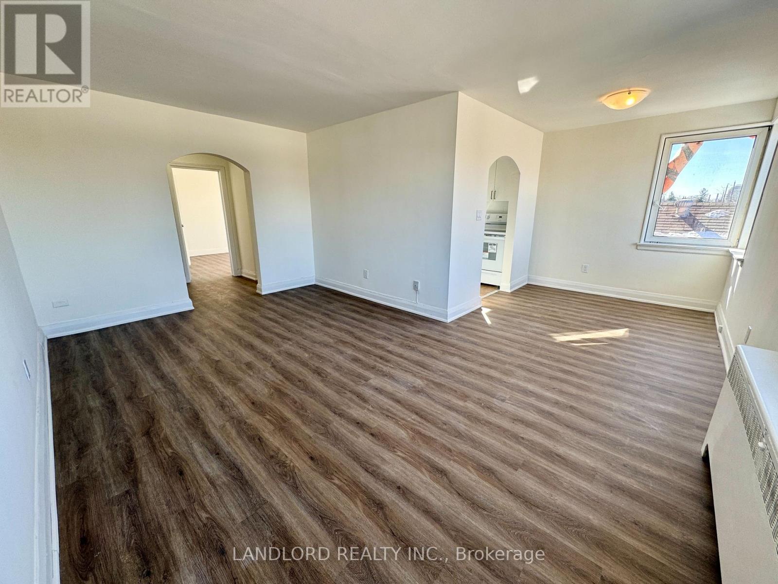 302 - 36 WOOD GLEN ROAD