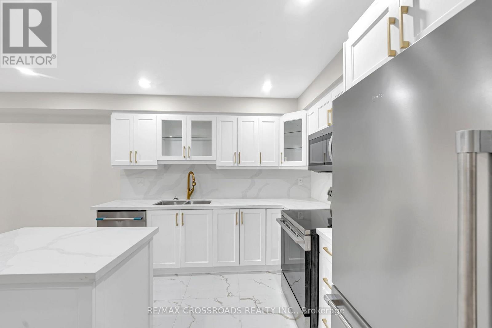 321 Sparrow Circle, Pickering, Ontario  L1V 6Y3 - Photo 10 - E13641142