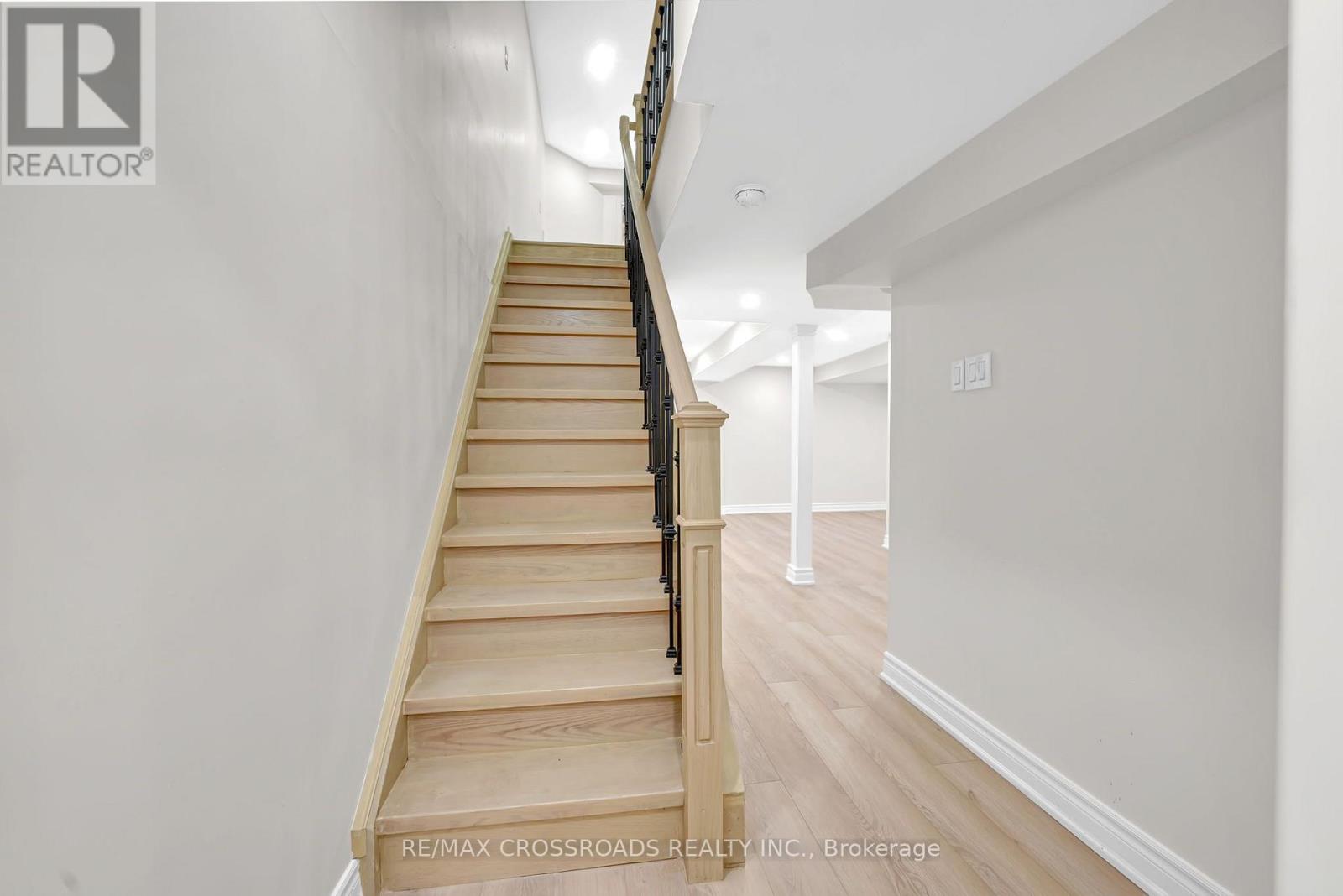 321 Sparrow Circle, Pickering, Ontario  L1V 6Y3 - Photo 30 - E13641142