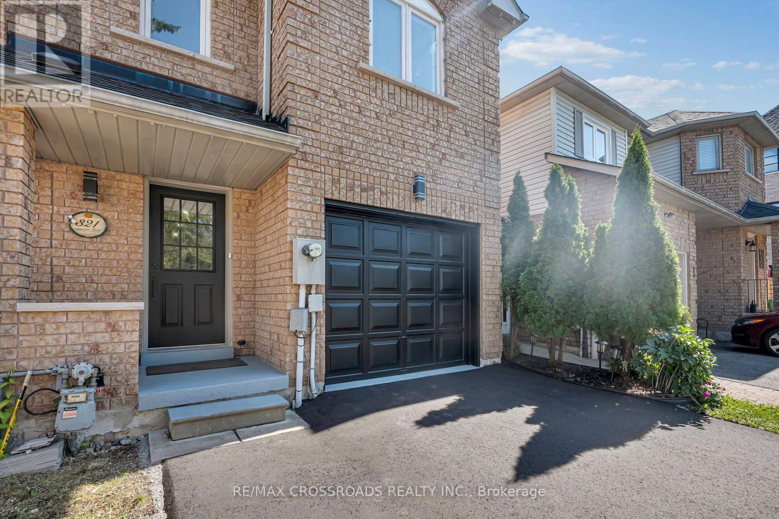 321 Sparrow Circle, Pickering, Ontario  L1V 6Y3 - Photo 4 - E13641142