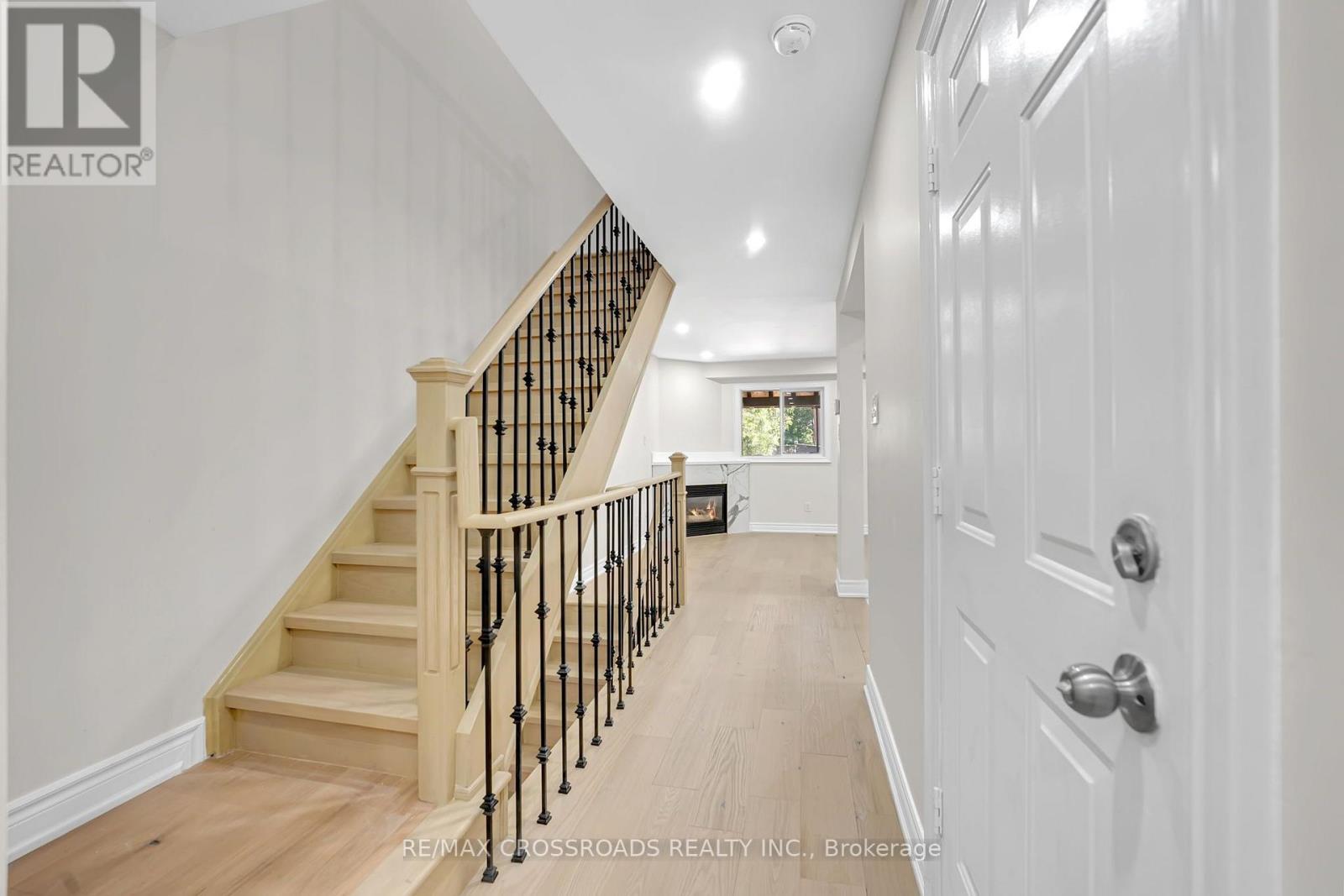 321 Sparrow Circle, Pickering, Ontario  L1V 6Y3 - Photo 6 - E13641142