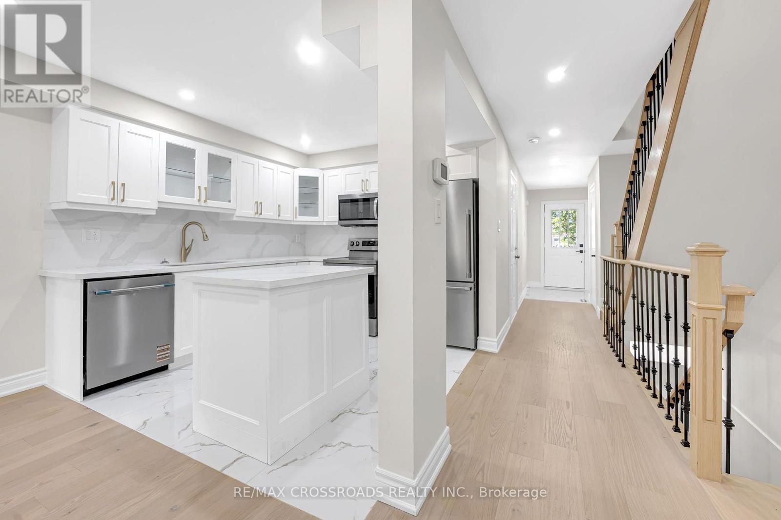 321 Sparrow Circle, Pickering, Ontario  L1V 6Y3 - Photo 7 - E13641142