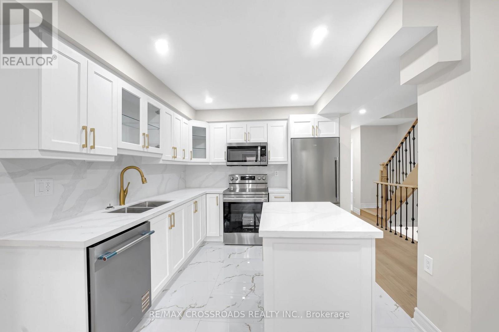 321 Sparrow Circle, Pickering, Ontario  L1V 6Y3 - Photo 8 - E13641142