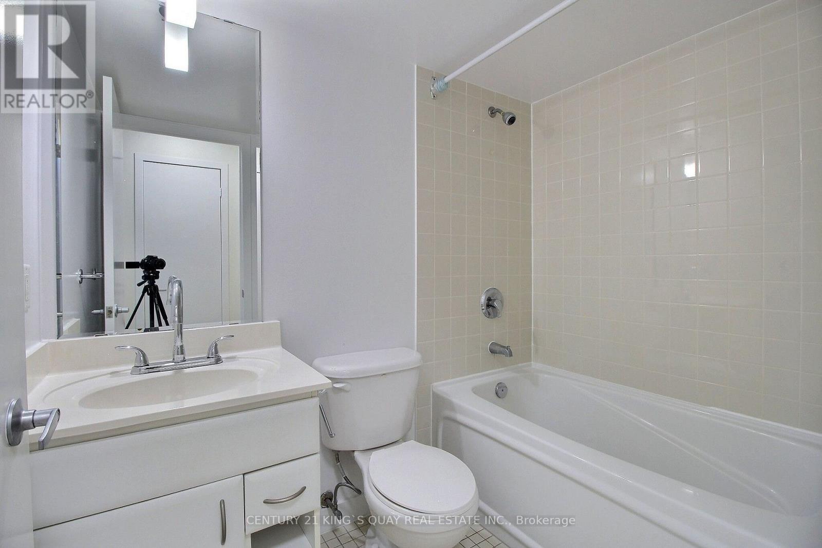 2009 - 36 Lee Centre Drive, Toronto, Ontario  M1H 3K2 - Photo 14 - E13641282