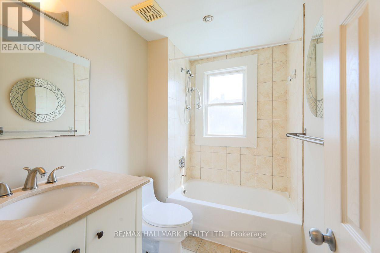 Upper - 2159 Gerrard Street E, Toronto, Ontario  M4E 2C4 - Photo 10 - E13641290