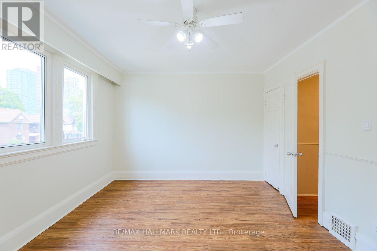 Upper - 2159 Gerrard Street E, Toronto, Ontario  M4E 2C4 - Photo 9 - E13641290