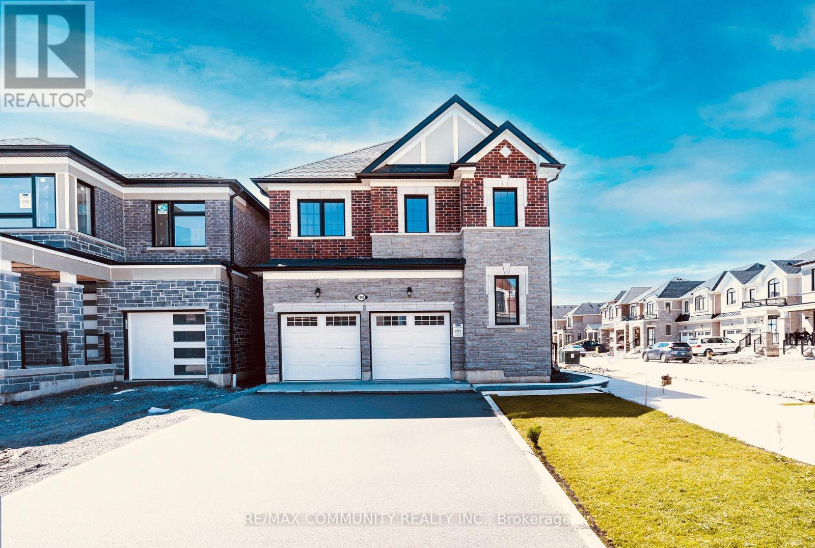 1483 MOCKINGBIRD SQUARE
