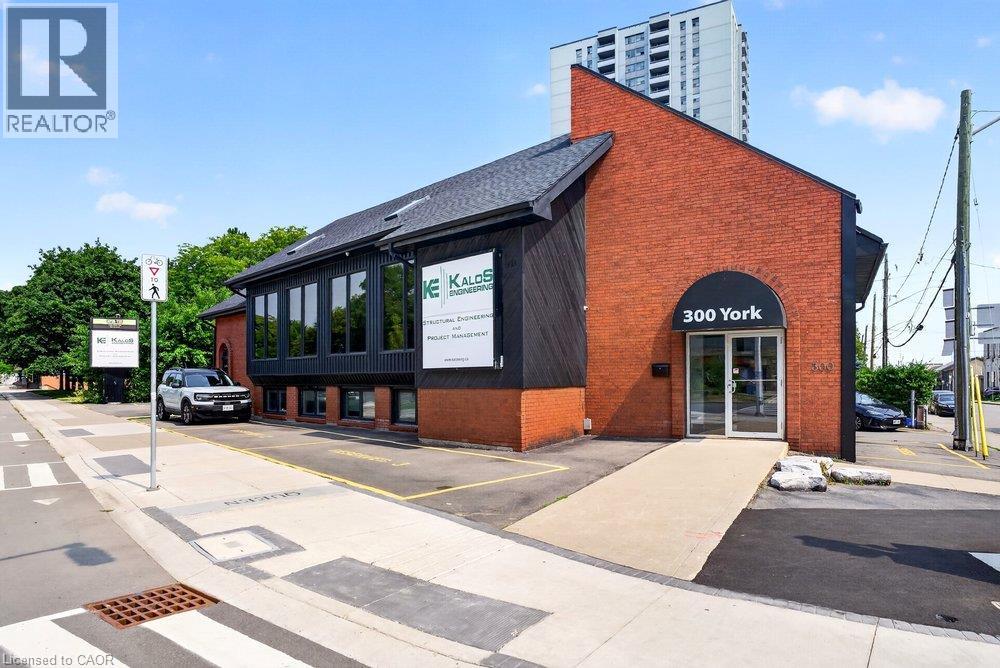 300 YORK Boulevard, Hamilton, Ontario