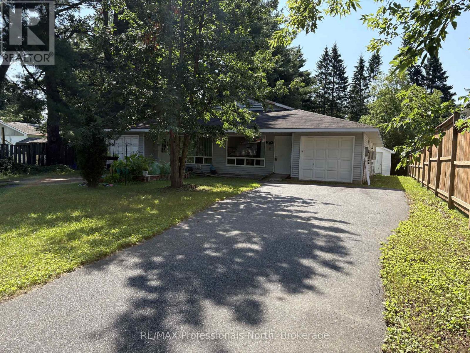 4 North Street N, Bracebridge, Ontario  P1L 1C4 - Photo 1 - X13641302