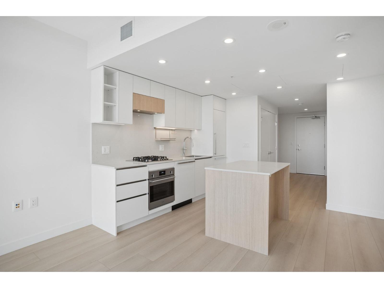 2905 13573 98a Avenue, Surrey, British Columbia  V3T 0X1 - Photo 3 - R3152955