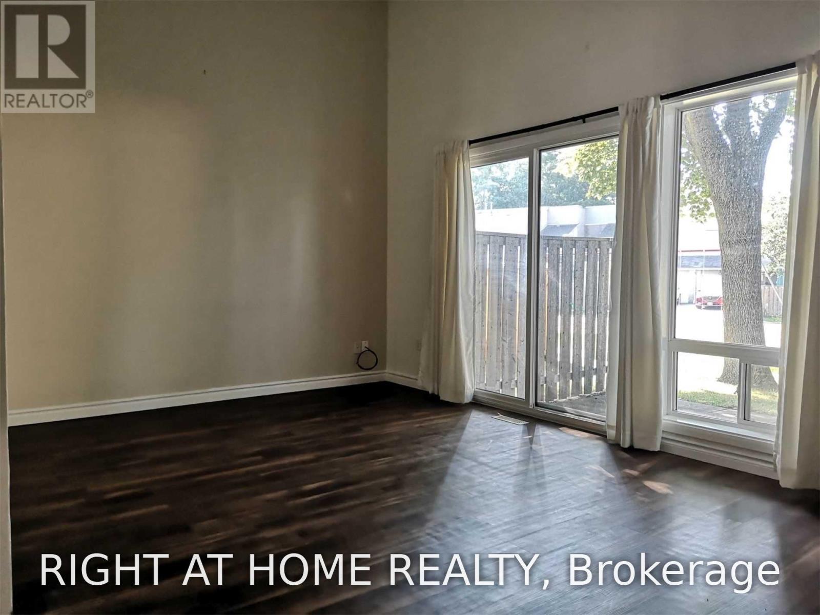 29 New Port Way, Markham, Ontario  L3T 5G3 - Photo 4 - N13641220