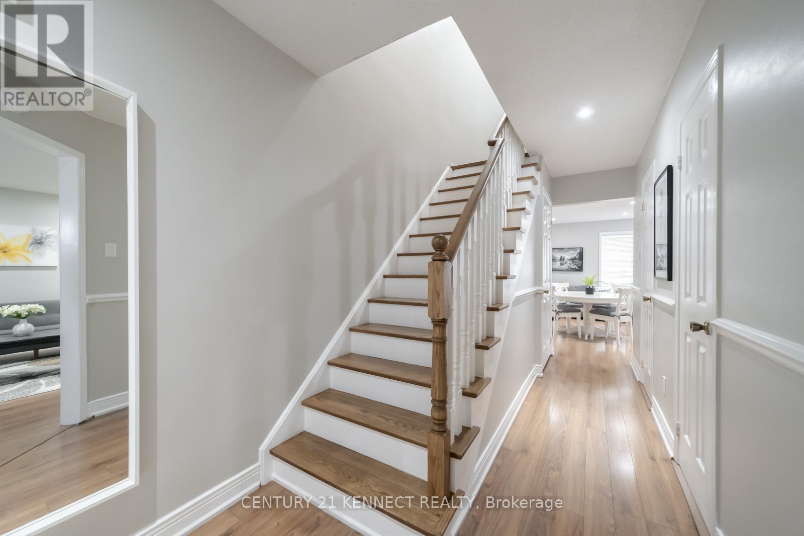 805 Playter Crescent, Newmarket, Ontario  L3X 1W7 - Photo 4 - N13641232