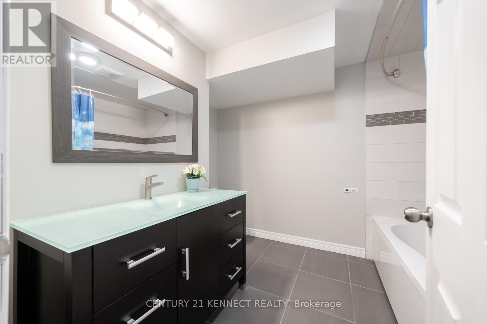 805 Playter Crescent, Newmarket, Ontario  L3X 1W7 - Photo 40 - N13641232