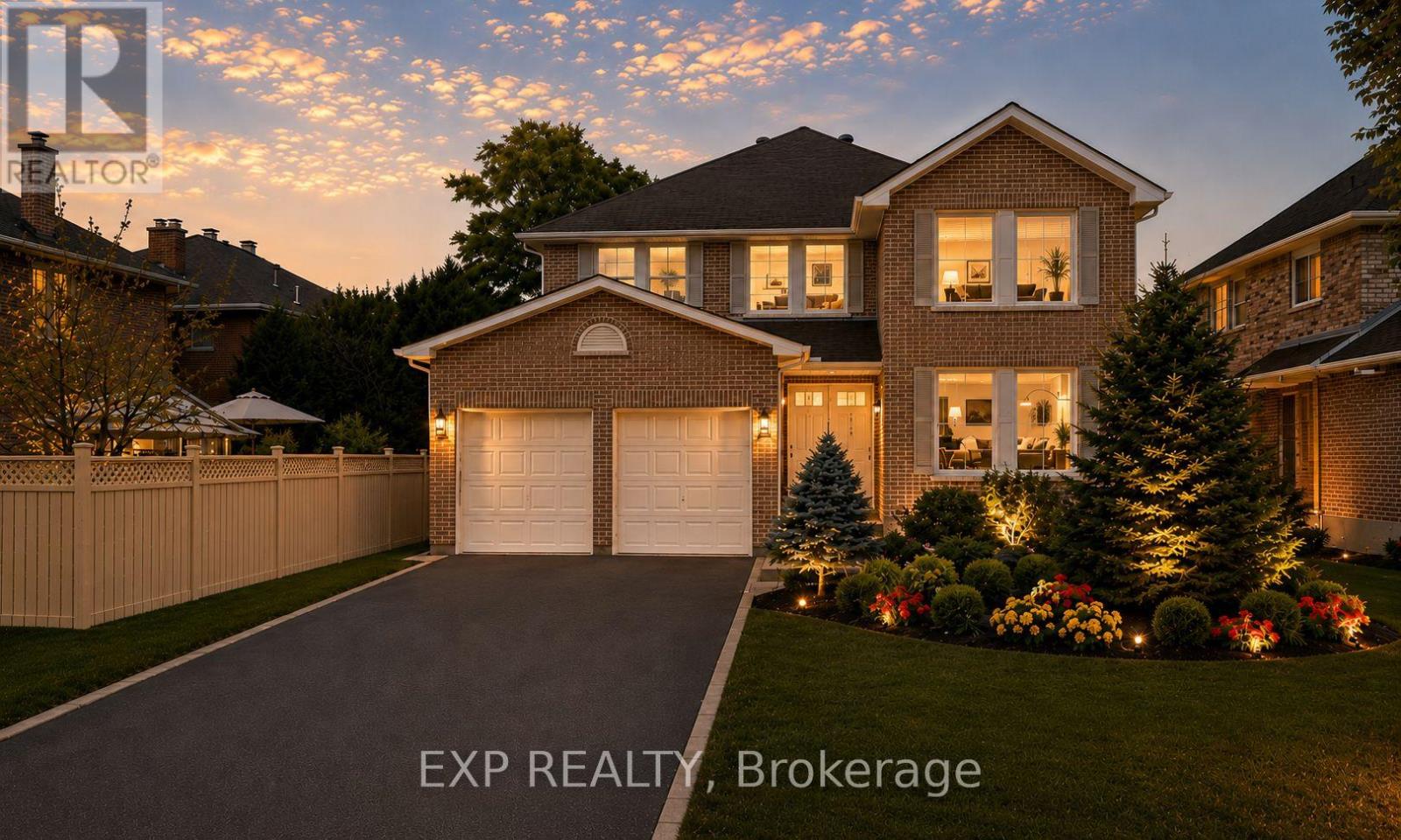 17 HEATH STREET, Richmond Hill, Ontario