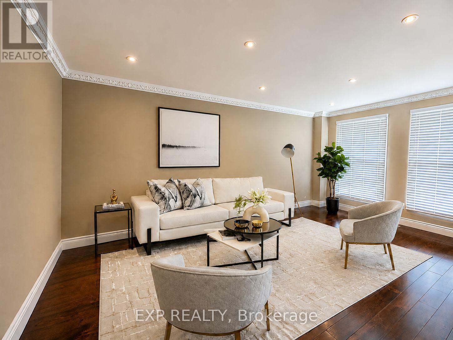 17 Heath Street, Richmond Hill, Ontario  L4B 2B6 - Photo 5 - N13641262