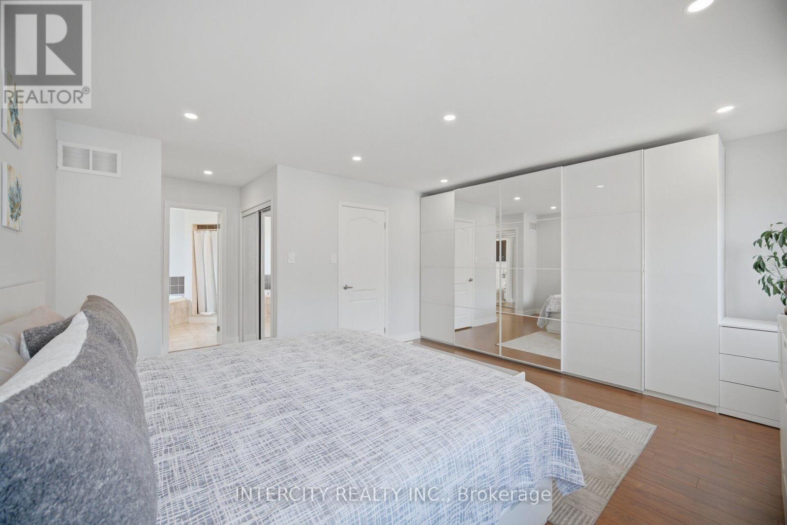 64 Coranto Way, Vaughan, Ontario  L4H 3L9 - Photo 8 - N13641286